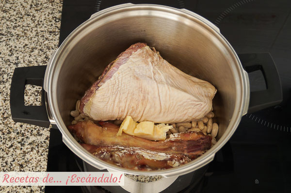 Lacon, alubias y huesos para caldo gallego