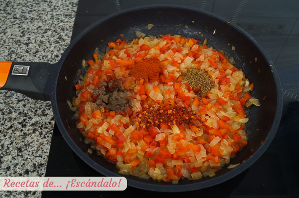 Sofrito y especias para empanadas criollas o argentinas