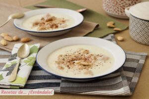 Sopa de almendras. Receta de postre de Navidad tradicional