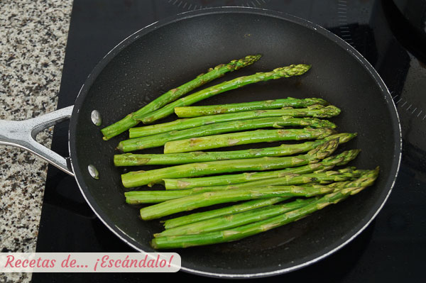 Esparragos salteados