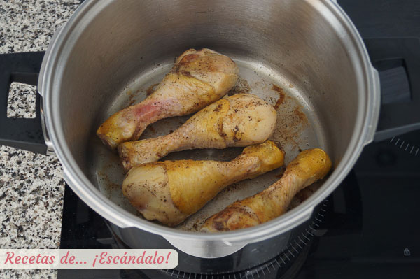 Pollo dorado para estofado