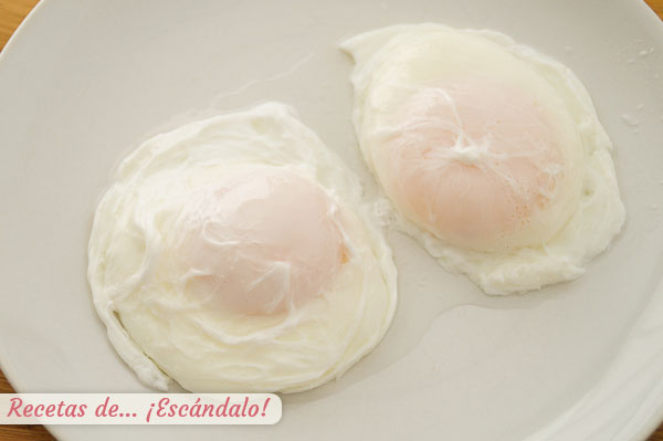 Huevos poche o pochados o escalfados