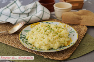 Colcannon irlandés, un puré de patatas, col y mantequilla delicioso