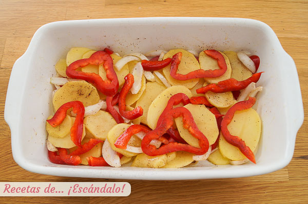 Patatas y pimiento rojo para trucha asalmonada al horno