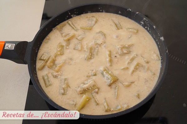 Cardo con almendras navidad casero