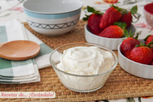 Aprende cómo hacer nata montada casera, muy fácil y con trucos