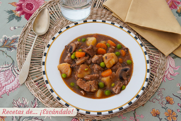 Como hacer estofado de cerdo con patatas y verduras. Receta tradicional