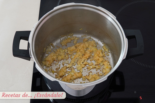 Sofrito ajos cebolla para lentejas