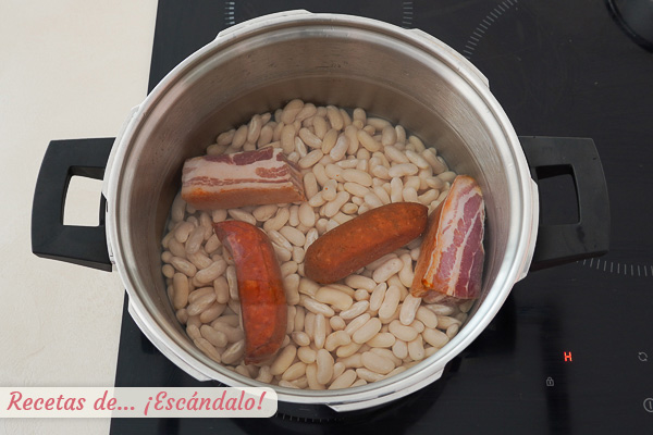 Alubias con compango asturiano