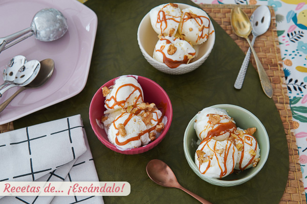 Como hacer yogur helado o helado de yogur casero con caramelo salado y nueces