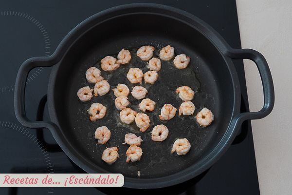 Gambas salteadas espaguetis a la marinera