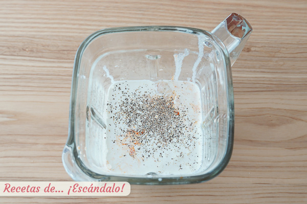 Nata y salsa de tomate pastel de pescado