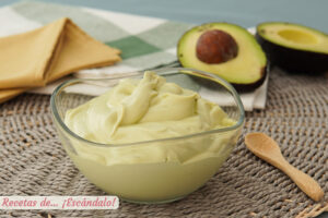 Mayonesa de aguacate súper cremosa y muy fácil